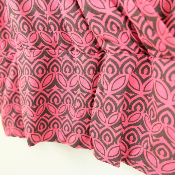 Banana Republic Pattern Red Stretch V-Neck Top M - Picture 3 of 8